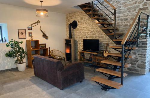 Cruguel House | At Home