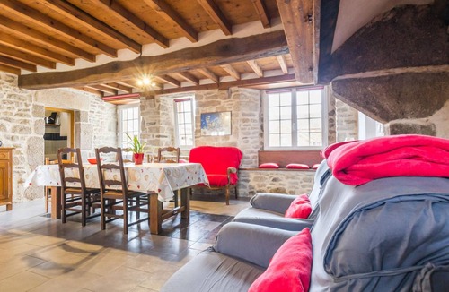 Sainte-Genevieve Cottage | Authentic House with Garden and BBQ