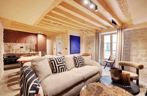 Notre-Dame-des-Champs Apartment | AUTHENTIC PARISIAN APARTMENT FOR EIGHT IN SAINT-GERMAIN