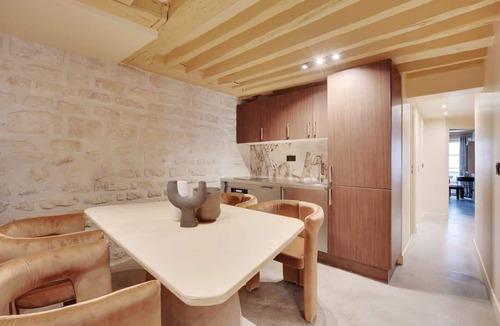 Notre-Dame-des-Champs Apartment | AUTHENTIC PARISIAN APARTMENT FOR EIGHT IN SAINT-GERMAIN