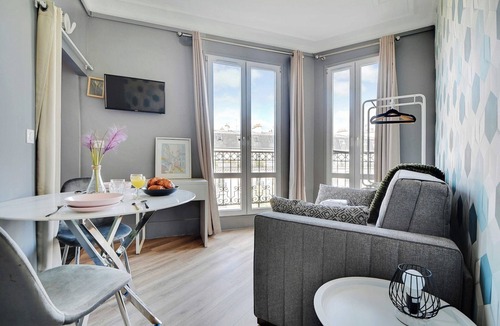 Porte-Saint-Martin Apartment | Authentic Studio - 2P - Canal Saint-Martin
