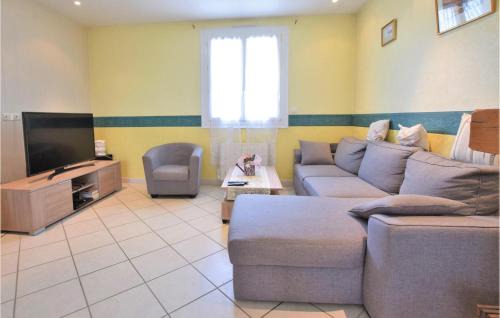 Marcey-les-Greves House | Awesome Home In Marcey-Les-Grèves With Wifi