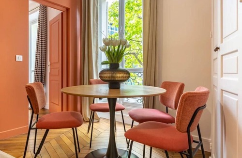 Faubourg-du-Roule Apartment | B1. 4 people—Champs-Élysées—Wagram—Arc de Triomphe—AC