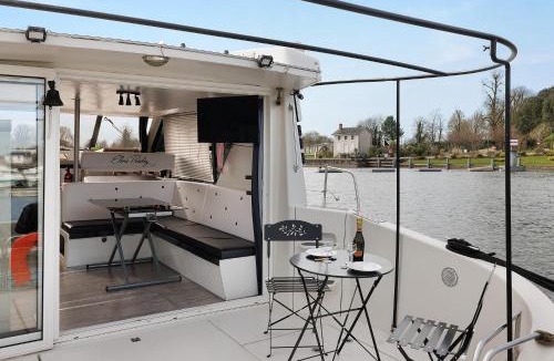Sable-sur-Sarthe Boat Rental | Bateau Elvis