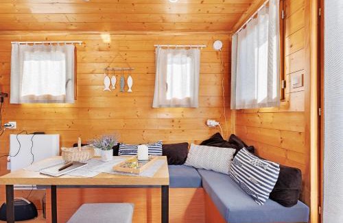 Cheffes Boat Rental | Bateau la Laïta sur la rivière