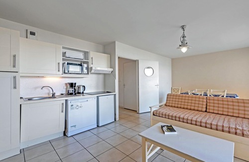 Plougonvelin Apartment | Beach Flat with Pool