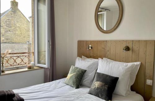 Arromanches-les-Bains Apartment | Beach House & Patio by Melrose
