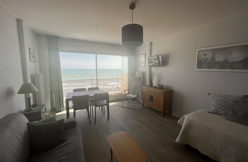Les Sables d'Olonne Apartment | "Beachfront Studio with Balcony and Stunning Sea View"