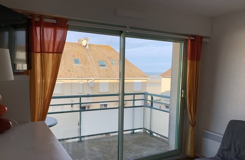 Fort-Mahon-Plage Apartment | Beachside Getaway: Cozy 2-Bedroom with Balcony, Steps from Sand