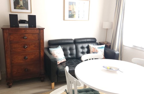 Dinard Apartment | Beau T2 Duplex Hyper Centre 400m Plage Calme Wifi