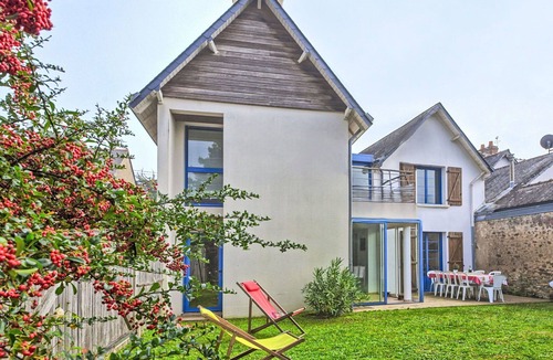 Le Pouliguen House | Beautiful apartment in villa for 8 guests with WIFI and terrace