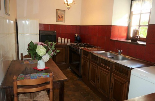 Pont-l'Abbe Villa | Beautiful apartment in villa for 6 guests with terrace and pets allowed
