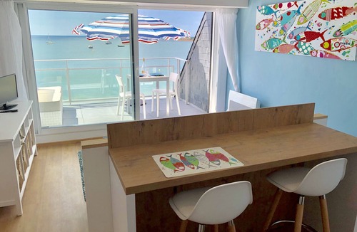 Benodet Apartment | Beautiful studio spectacular view of the beach