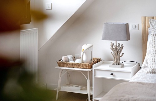 Saint-Cast-le-Guildo Bed & Breakfast | Bed and Breakfast 'Les Goélands - 1' with Shared Garden and Wi-Fi