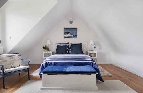 Saint-Cast-le-Guildo Bed & Breakfast | Bed and Breakfast 'Les Goélands - 2' with Shared Garden and Wi-Fi