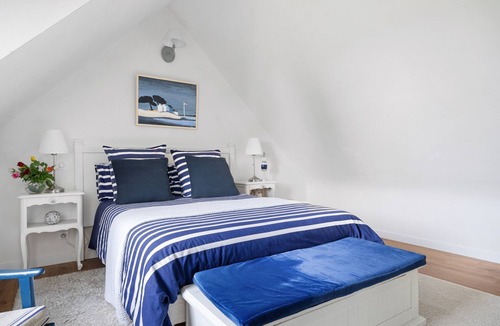 Saint-Cast-le-Guildo Bed & Breakfast | Bed and Breakfast 'Les Goélands - 2' with Shared Garden and Wi-Fi