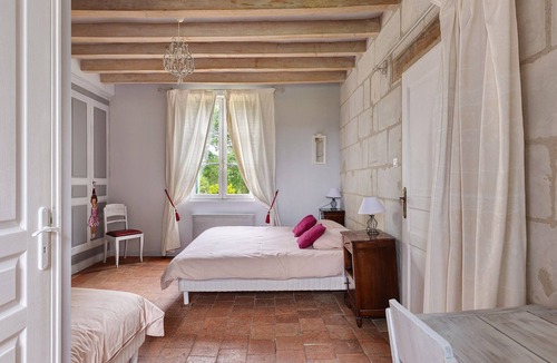 Rigny-Usse Bed & Breakfast | Bed and Breakfast 'Champ Du Bois' with Shared Garden and Wi-Fi
