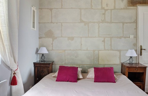 Rigny-Usse Bed & Breakfast | Bed and Breakfast 'Champ Du Bois' with Shared Garden and Wi-Fi