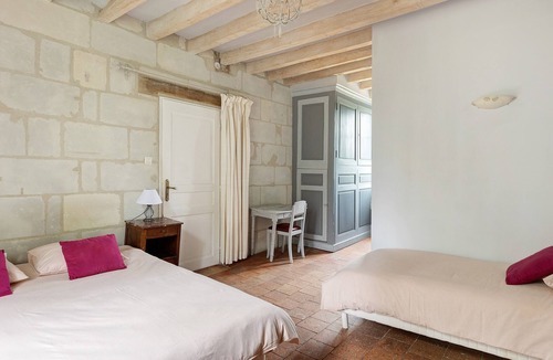 Rigny-Usse Bed & Breakfast | Bed and Breakfast 'Champ Du Bois' with Shared Garden and Wi-Fi