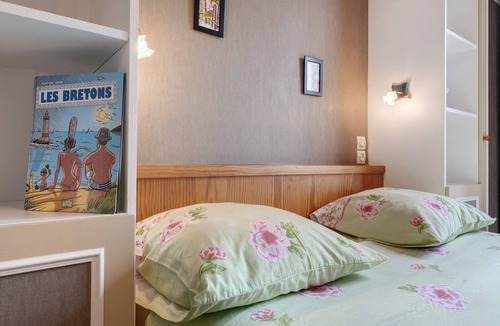 Plouider Bed & Breakfast | Bed and Breakfast 'Chambres D'hôtes De Kersehen Verte' with Shared Garden, Balcony and Wi-Fi
