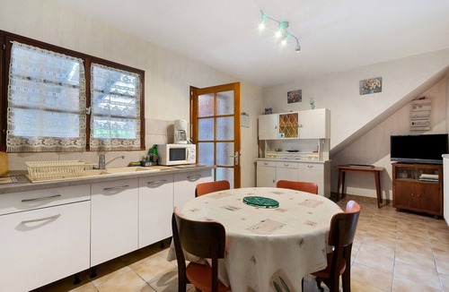Semussac Bed & Breakfast | Bed and Breakfast 'Chambre D'hôtes Vanille' with Shared Terrace, Private Garden and Wi-Fi