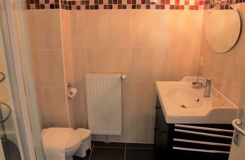 Serres Bed & Breakfast | Bed and Breakfast 'Chambre Toscane' with Shared Terrace, Shared Garden and Wi-Fi