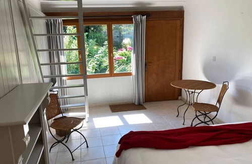 Penvenan Bed & Breakfast | Bed and Breakfast 'Ti Brao - Botrel' with Shared Garden and Wi-Fi