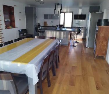 La Bazoche-Gouet Apartment | Belle maison de Campagne Confortable avec piscine, pétanque etc 17 couchages