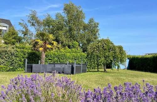 Ile-Tudy House | Belle maison rénovée, 650m de la plage, grand jardin, classée meublé de tourisme 3 étoiles