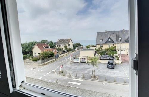 Saint-Martin de Brehal Apartment | Bellevue - appartement 4 personnes vue mer