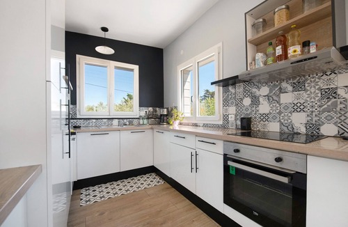 Saint-Martin de Brehal House | Bellevue Seaside Cottage – Steps from the Beach, Sea View, Terrace