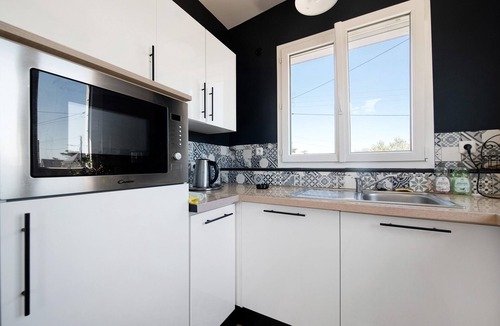 Saint-Martin de Brehal House | Bellevue Seaside Cottage – Steps from the Beach, Sea View, Terrace