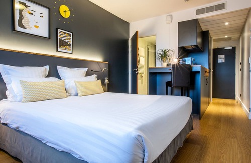 Bois-Colombes Hotel | Best Western Plus Suitcase Paris La Defense