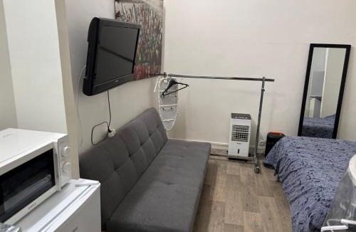 Clichy Apartment | Bien venu studio A