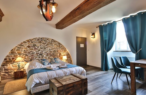 Vaudrimesnil Bed & Breakfast | Black Pearl Room – Marine Atmosphere with Shared Garden