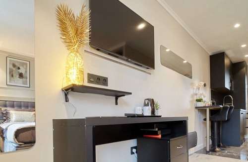 Centre Ville Apartment | Blackpearl-HyperKing Bed CenterSize-Parking Offered