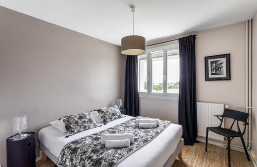 Boulevard des Poilus Apartment | Blanche de Castille- Rond point de Paris