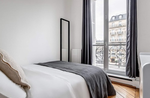 Ternes Apartment | Blueground | Arc de Triomphe, nr Elysées Palace