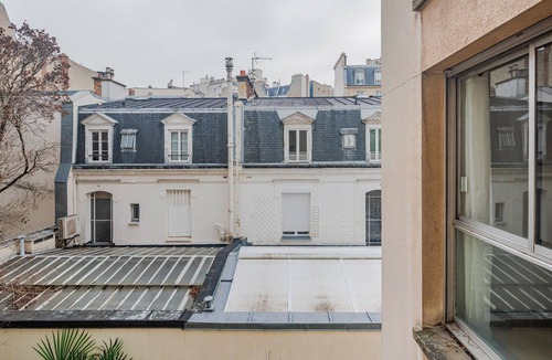 Porte-Dauphine Apartment | Blueground | Chaillot, balcony, nr Eiffel Tower