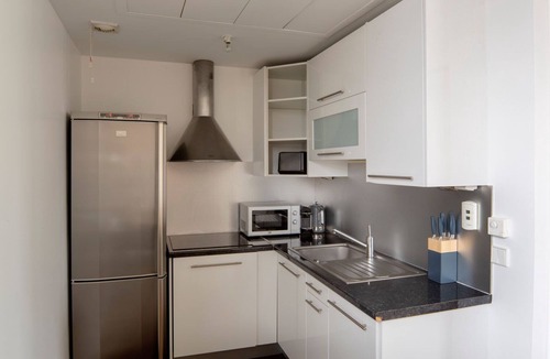 Faubourg-du-Roule Apartment | Blueground | Champs Elysées, security, furnished