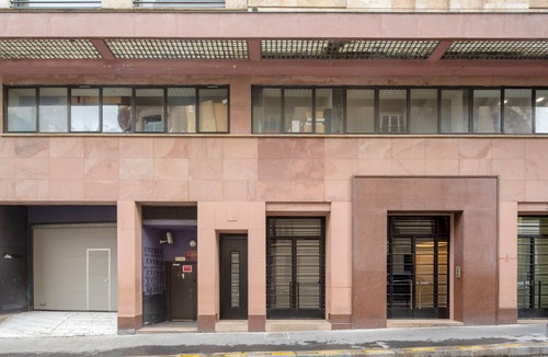 Faubourg-du-Roule Apartment | Blueground | Champs Elysées, security, furnished
