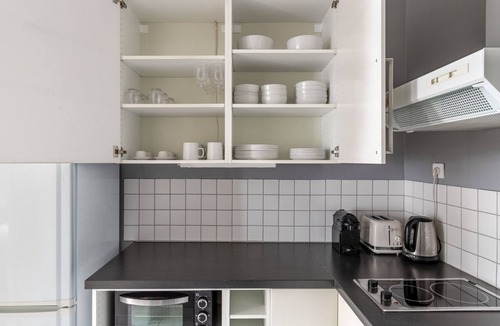 Faubourg-du-Roule Apartment | Blueground | Champs Elysees, nr Arc de Triomphe