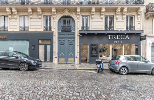 Faubourg-du-Roule Apartment | Blueground | Champs Elysees, nr Arc de Triomphe