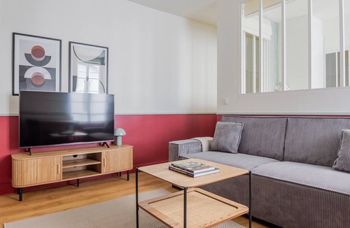 Faubourg Saint-Germain Apartment | Blueground | Gros-Caillou, view, nr Eiffel Tower