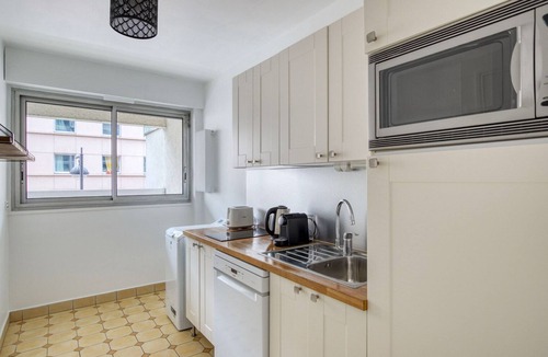 Grenelle Apartment | Blueground | La Motte-Picquet Grenelle, near shops