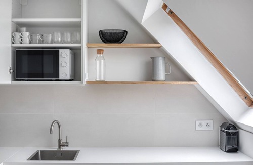 1st Arrondissement Apartment | Blueground | Louvre, elevator, nr rue de Rivoli