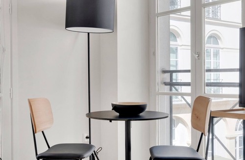 Quartier de la Place-Vendome Apartment | Blueground | Madeleine, nr Olympia & opéra
