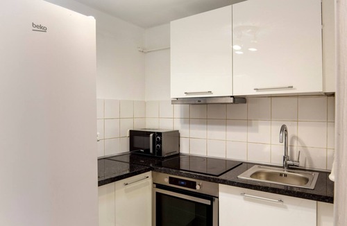 Faubourg-du-Roule Apartment | Blueground | Miromesnil, elev, nr Champs Elysées