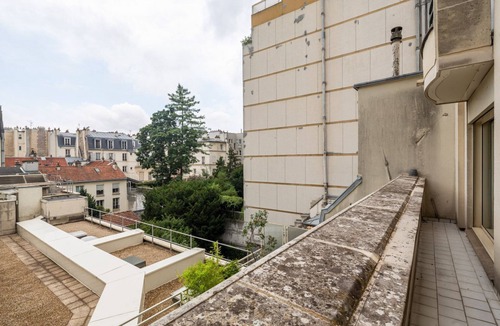 Passy Apartment | Blueground | Passy, balcony, near market