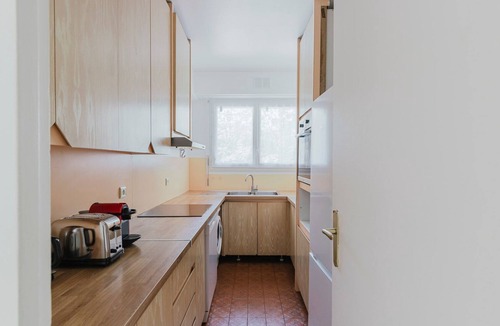 17th Arrondissement Apartment | Blueground | Pereire, elevator, near Porte Mailot